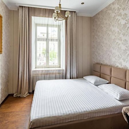 Romari Проспект Свободи 39 Lviv Exterior photo