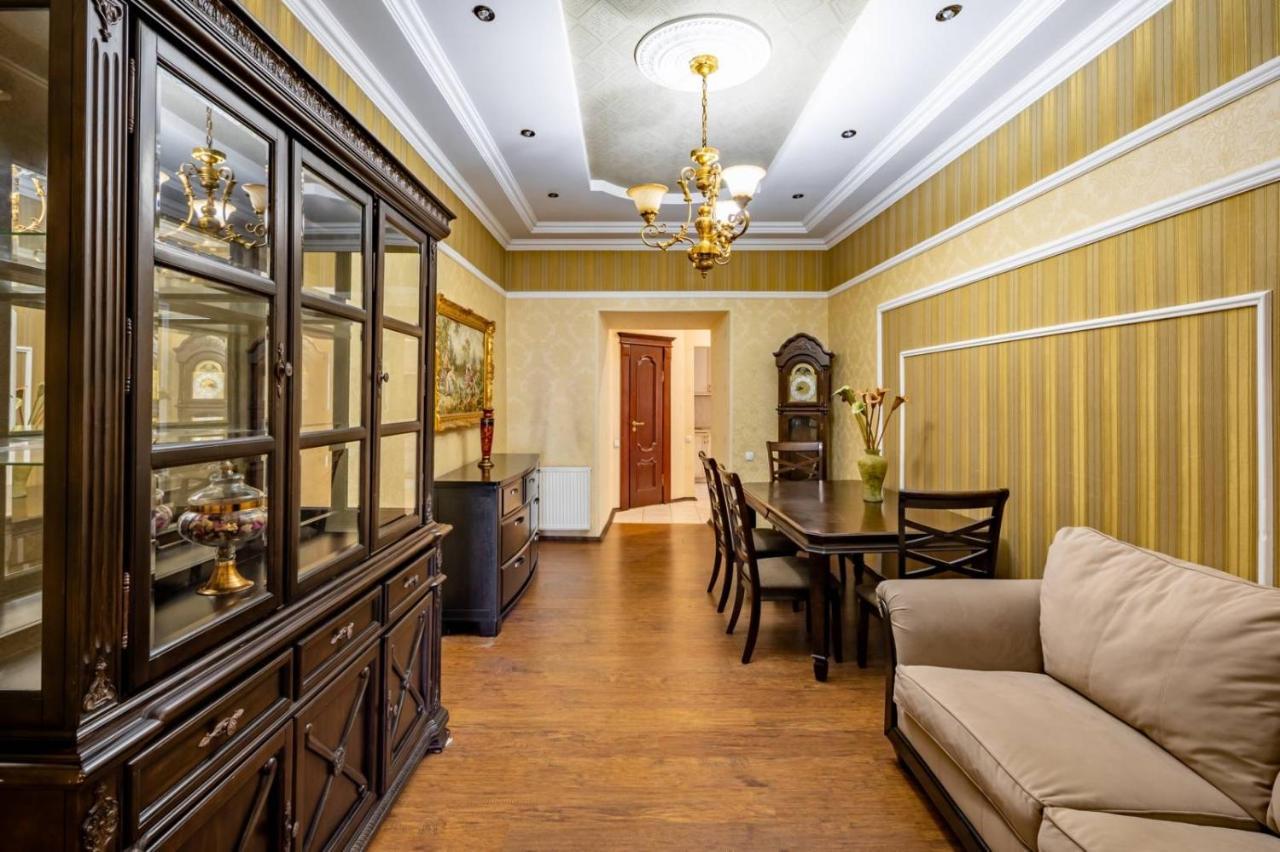 Romari Проспект Свободи 39 Lviv Exterior photo